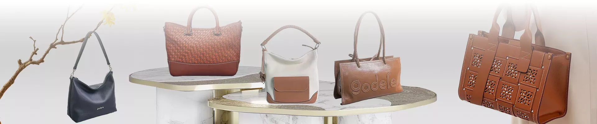 Sac sous les bras
