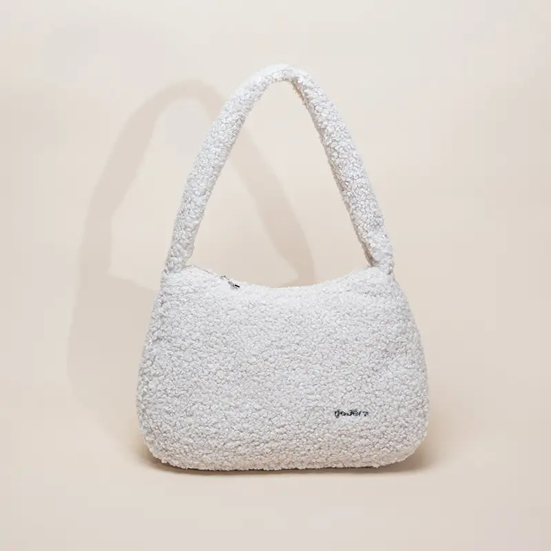 Comment un sac en peluche sous les bras améliore-t-il le style et la fonctionnalité au quotidien ?