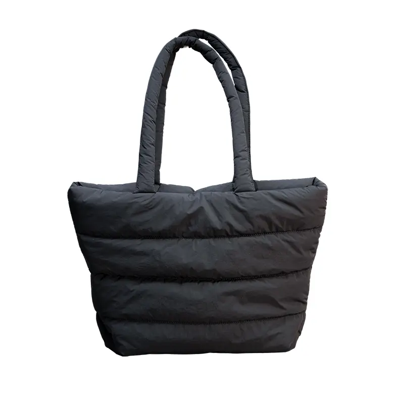 Qu'est-ce qu'un sac fourre-tout en duvet et pourquoi devient-il un accessoire incontournable ?