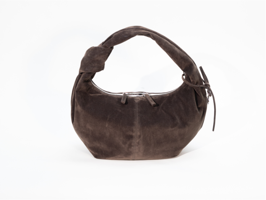 Pourquoi le sac Dumpling en daim vintage est-il un choix de mode populaire cette saison ?