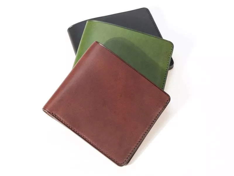 Tannage végétal artisanal, portefeuille en cuir tanné végétal fait main avec traces du temps