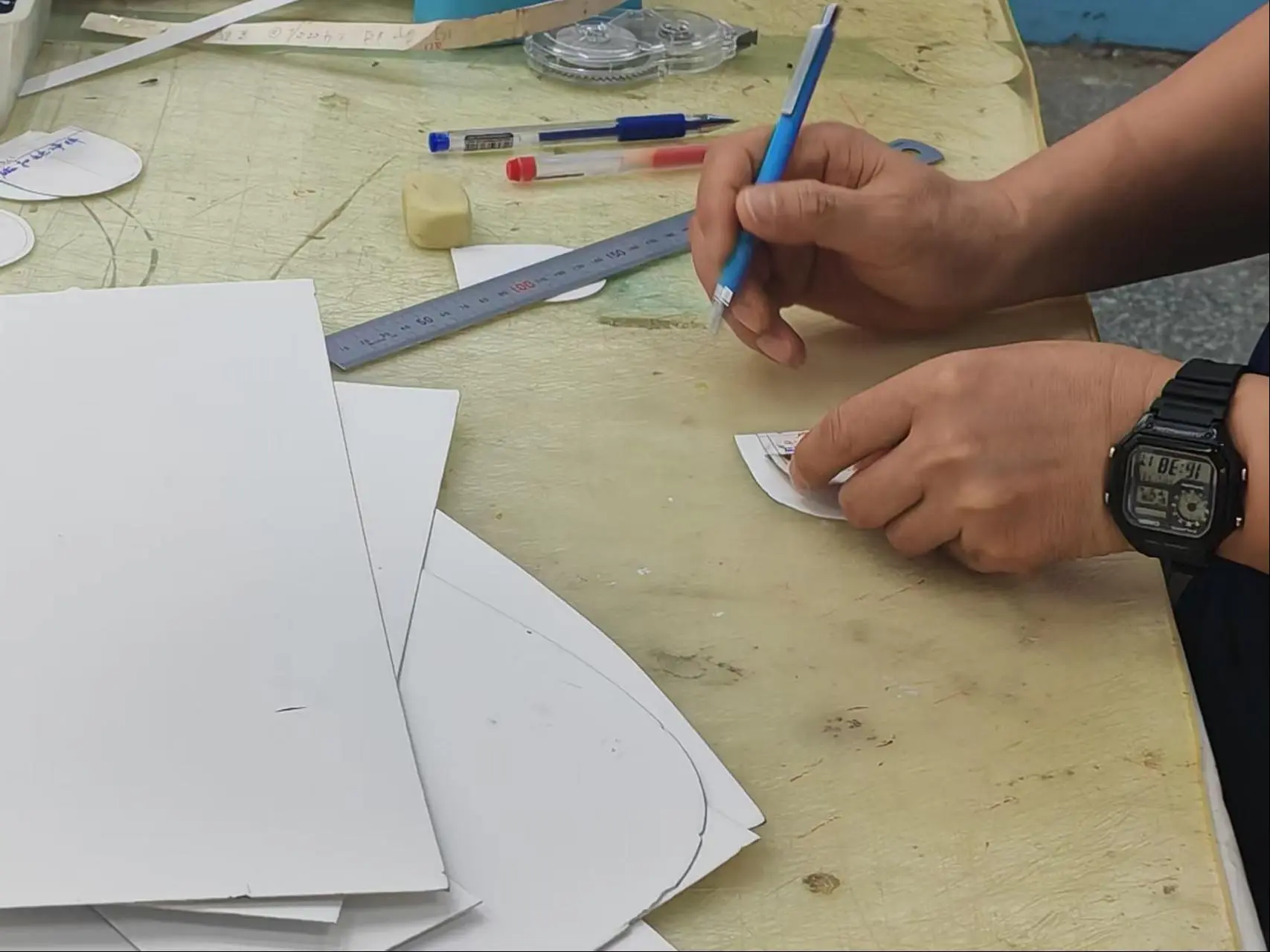 Derrière la production Goderebag : de la création de patrons à la découpe du cuir